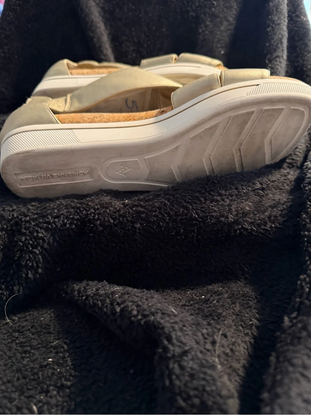 Adrienne Vittadini 'Claud' Sport Flatform Gold Zip Back Comfort Sandal Size 7.5